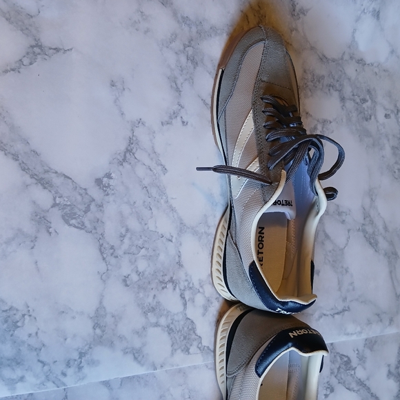 NWB Women's sz 9.5 Tretorn sneakers - Picture 7 of 9